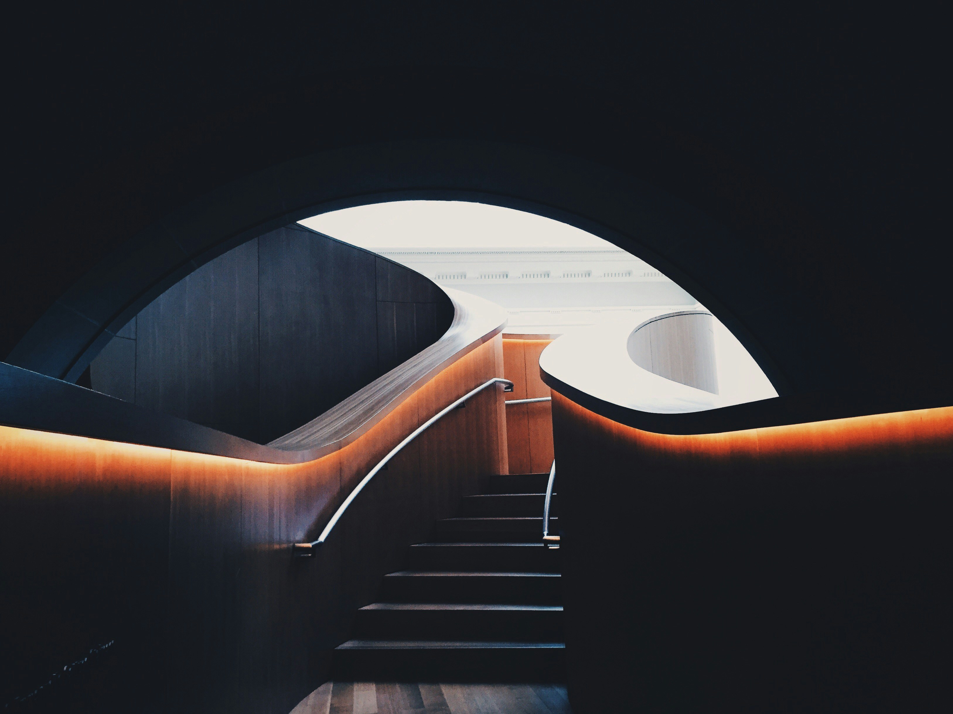 Espace intérieur contemplatif — moment où l'on dessine et pense le projet, à l'écart du tumulte