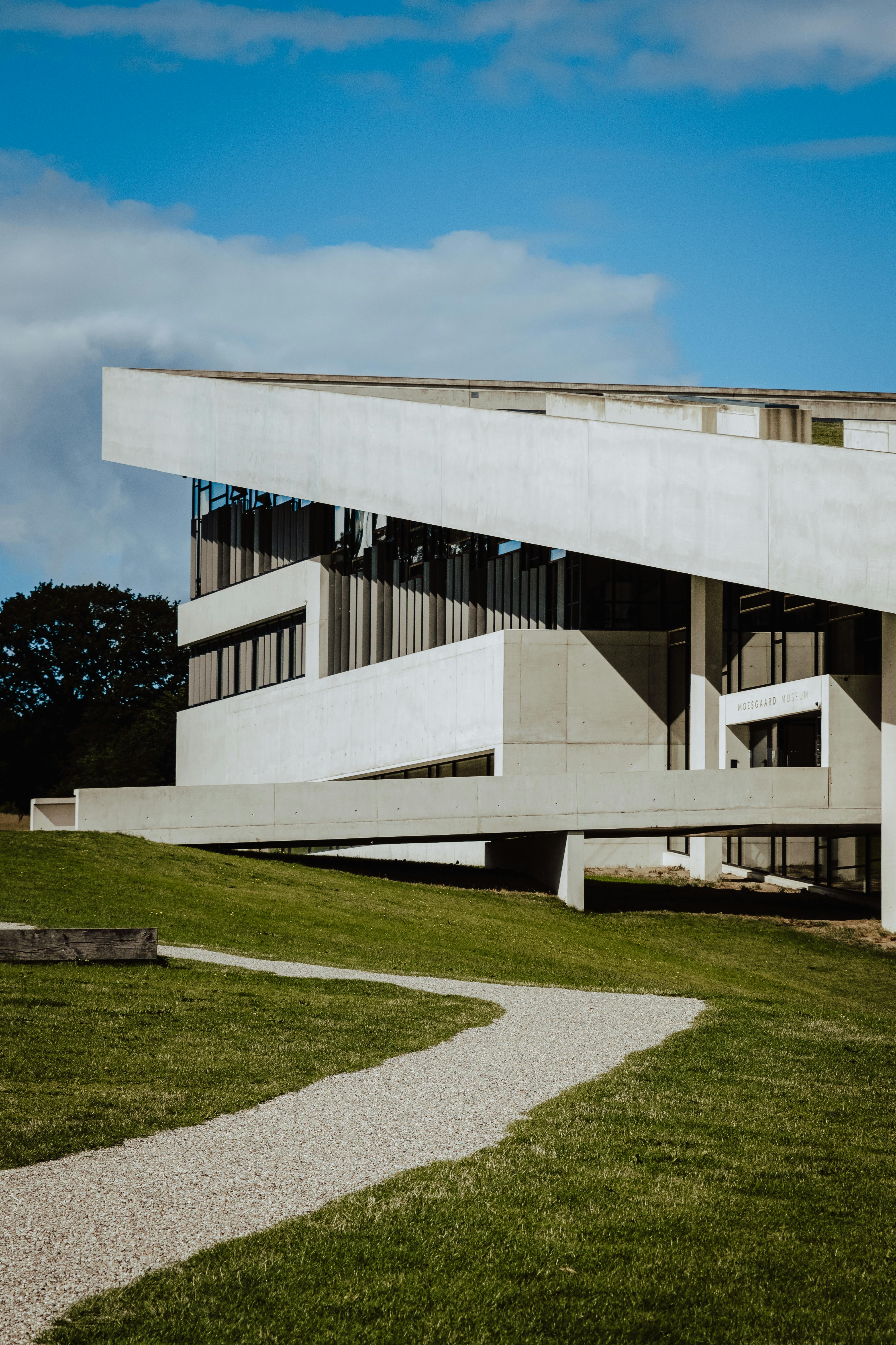 Bâtiment municipal contemporain — équipement institutionnel en Lot-et-Garonne